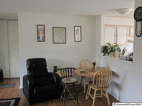 5th image of 1 Yorkshire Court #B