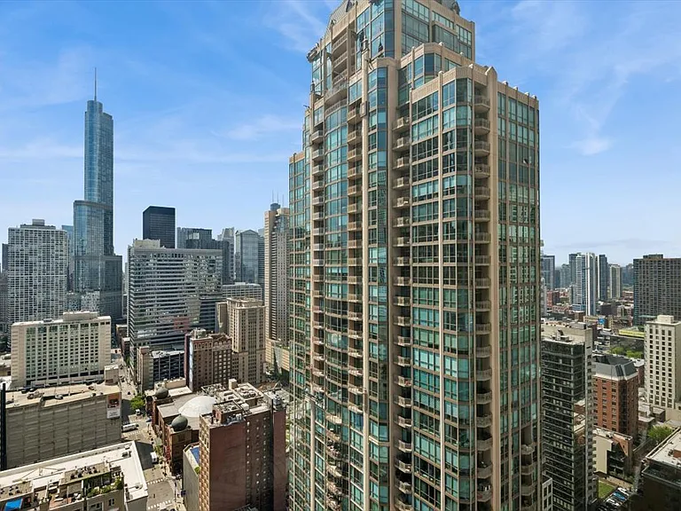 30 E Huron St #2402 — Photo 16