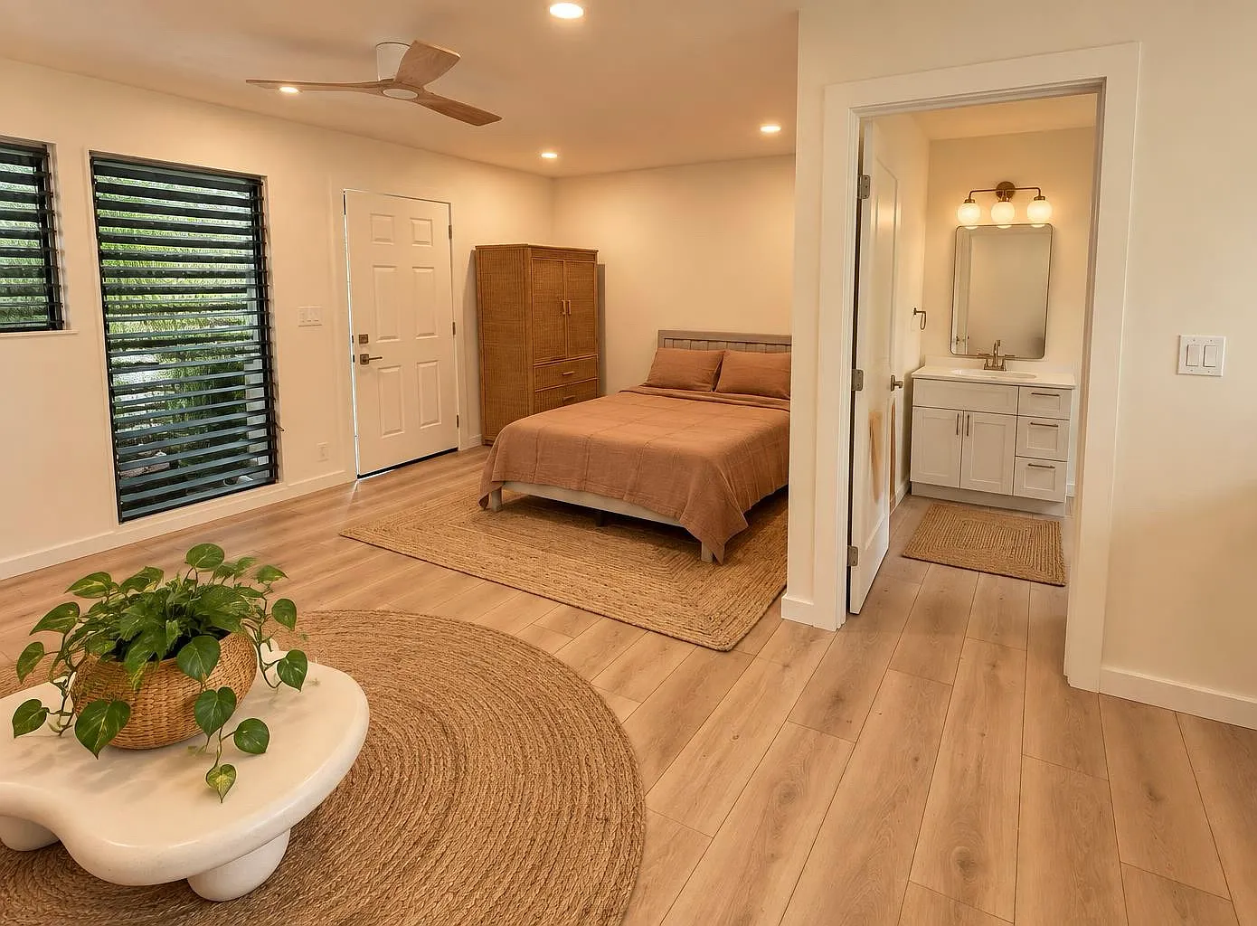 Studio, 400 sqft, $3,200 — Photo 3