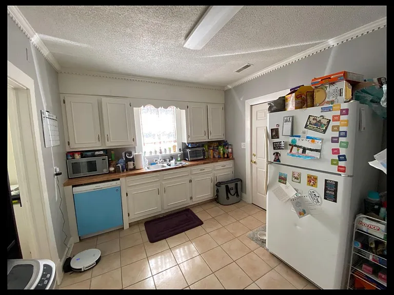 189 W Poplar St #A — Photo 6