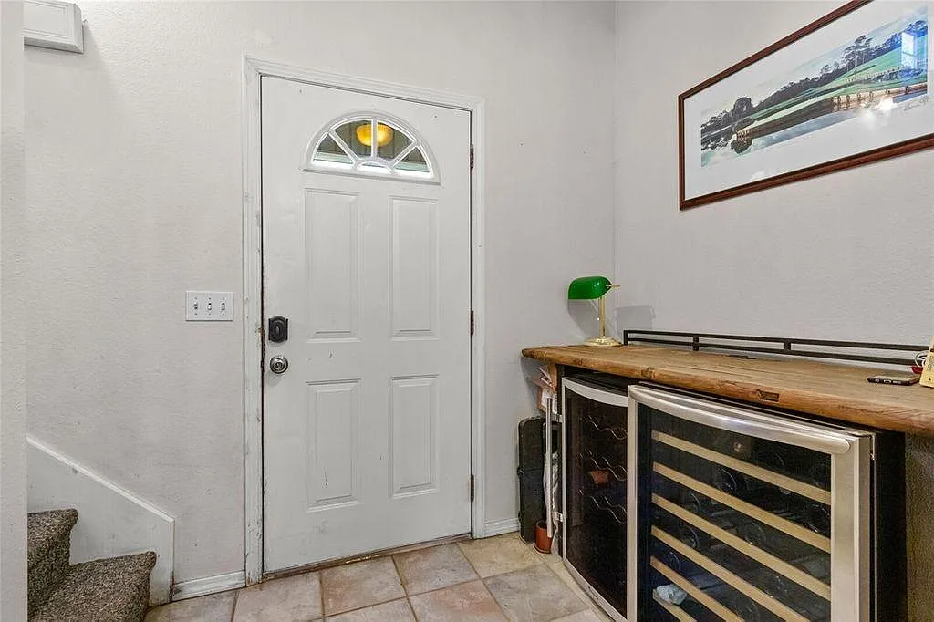 2 bed, 2.5 bath, 1440 sqft, $1,300 — Photo 2
