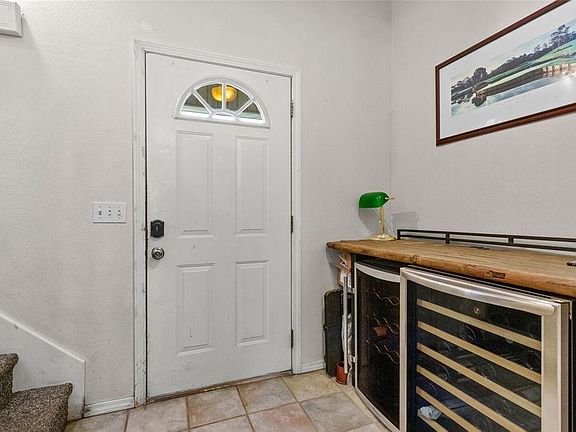 2nd image of 907 W Peachtree Dr
