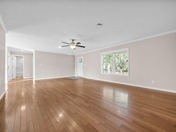 5th image of 379 Fleetwood Dr