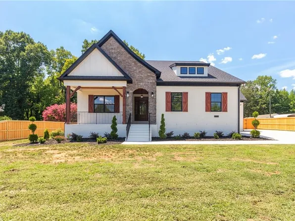 5933 Church St, Greensboro, NC 27455