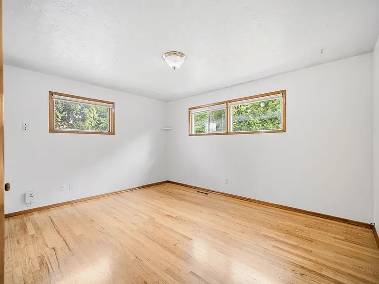 2925 W Northwest Blvd — Photo 28