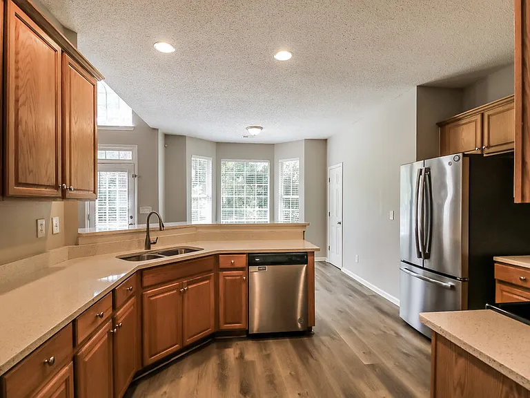 7601 Hilltop Way — Photo 8