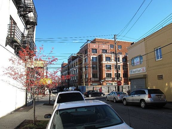 5th image of 538 Bay St APT 2