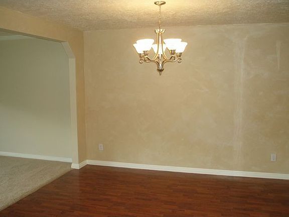 Dining area off kitchen