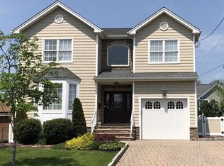 101 10th St, Wood Ridge, NJ 07075