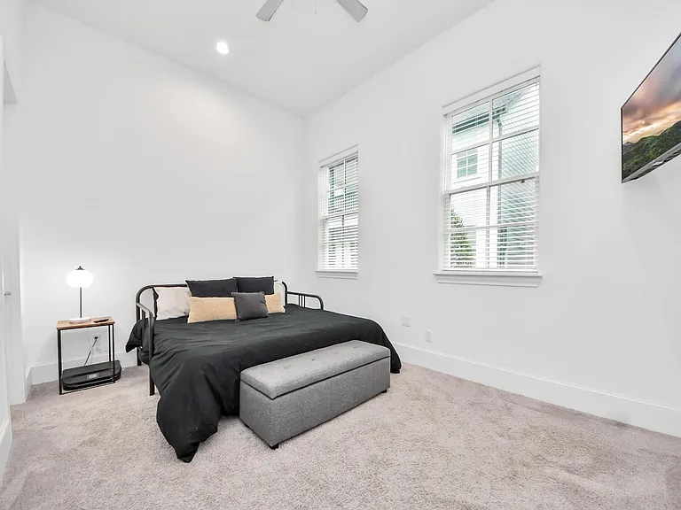 624 Delmar St — Photo 13