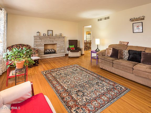 4th image of 2113 W Edgewood Dr