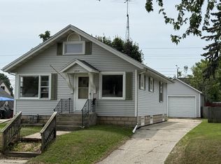 2219 La Follette Ave, Manitowoc, WI 54220