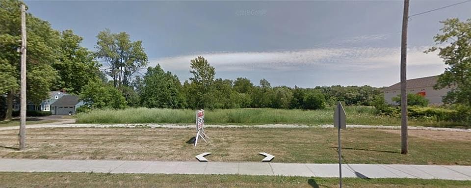 2nd image of 830 Long Pond Rd