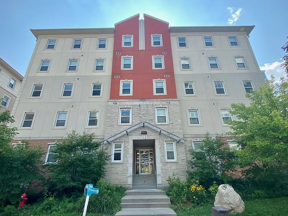 253 Lester St #3