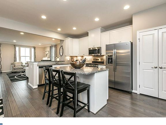 4th image of 2100 Goodwick Dr