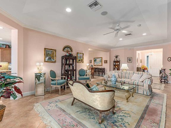 5th image of 202 Oak Hammock Cir SW