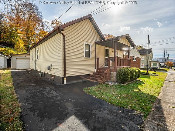 3rd image of 842 Greendale Dr