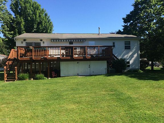 3rd image of 26 Hilton Dr