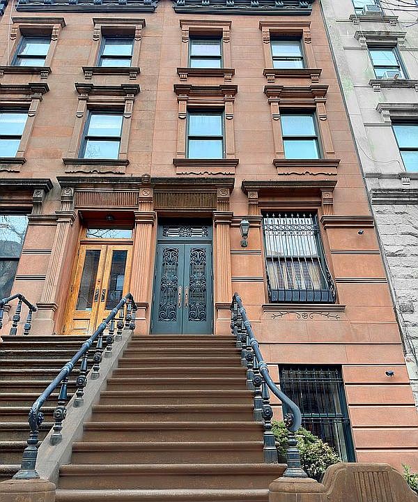 1st image of 52 W 84th St
