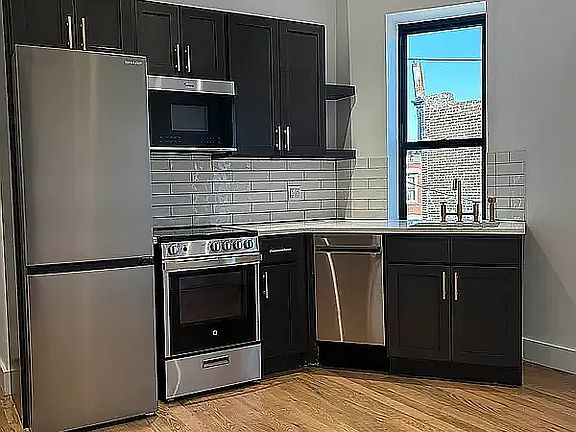 5th image of 349 Broadway #7