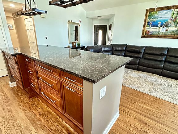 4th image of 1286 Lexington Ln