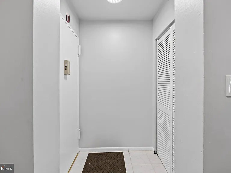 9808 47th Pl #302 — Photo 4