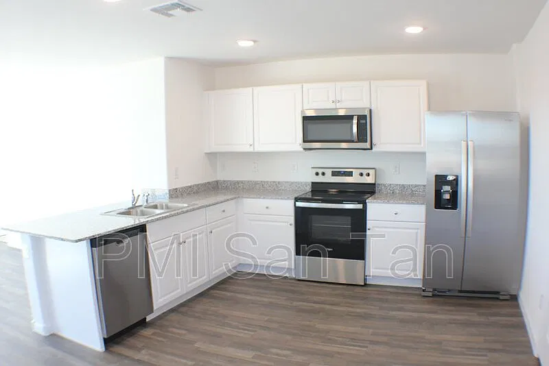 3 bed, 2.0 bath, 1470 sqft, $1,675 — Photo 1