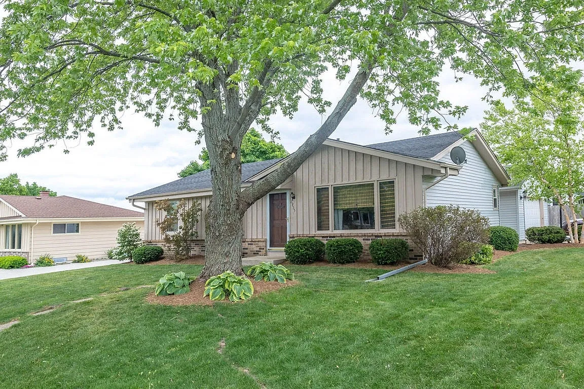 2955 Thornapple Ct photo 1