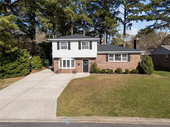 824 Ray Pl, Virginia Beach, VA 23454