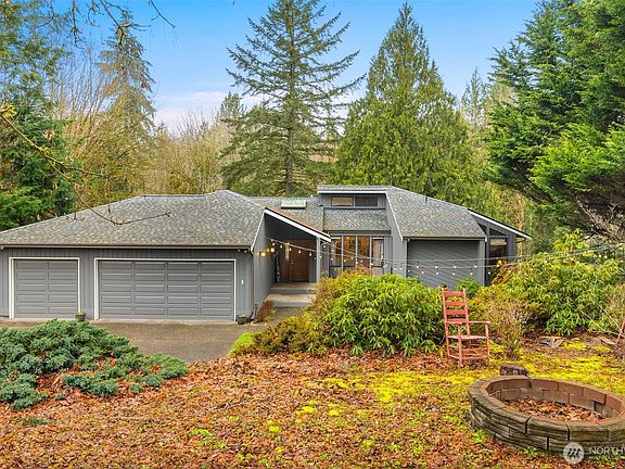 2nd image of 3110 Hollywood Drive NE