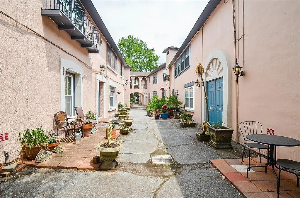 1 bed, 1.0 bath, 744 sqft, $1,150 — Photo 1