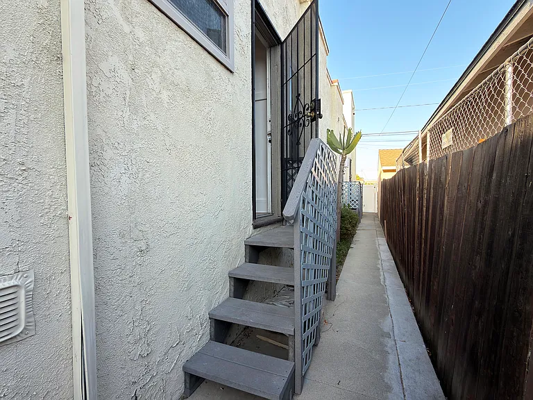 1360 Euclid Ave #8 — Photo 3