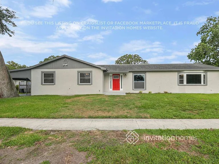 810 Bishop Pl — Photo 2