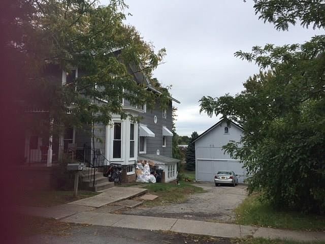 2nd image of 7 White St