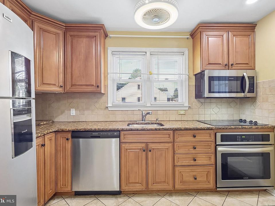 1st image of 21 Ida Ave