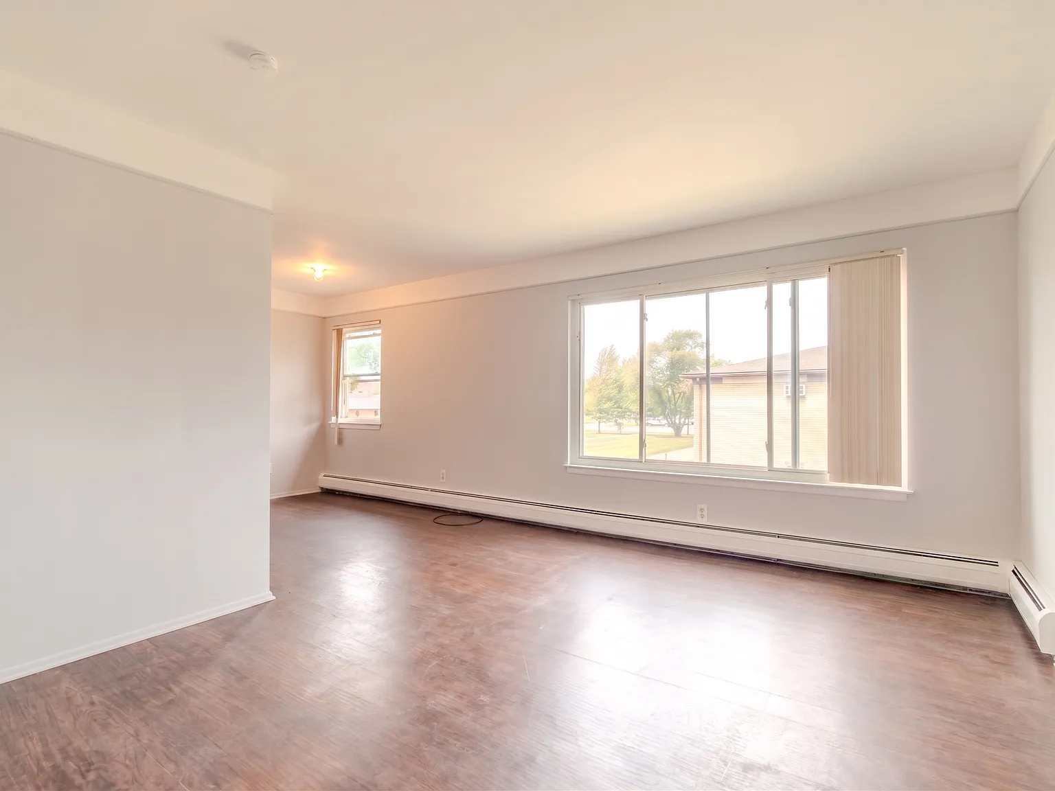 1 bed, 700 sqft, $1,050 — Photo 2