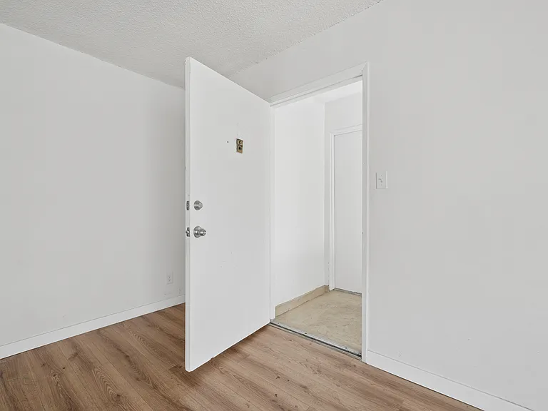 16900 Parthenia St #13 — Photo 10