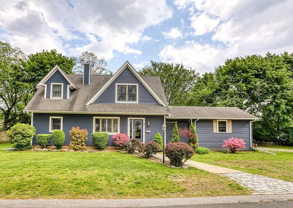 1st image of 4 Meadow Ln