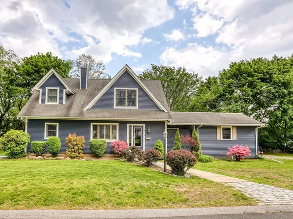 4 Meadow Ln, Danvers, MA 01923