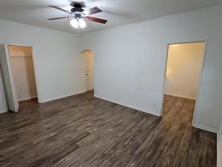 208 N La Peer Dr #7 — Photo 15
