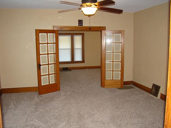 Dining Room attaches to front Family room