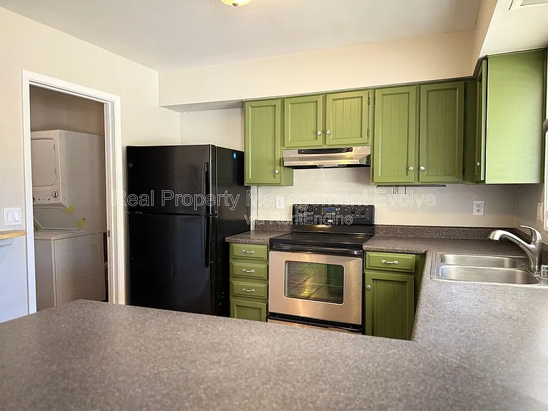 2401 W Fremont Dr — Photo 7