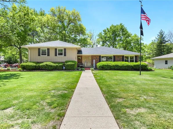 1303 Vilas St, Leavenworth, KS 66048