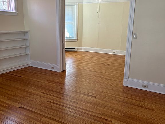 4th image of 30 E Market St #1