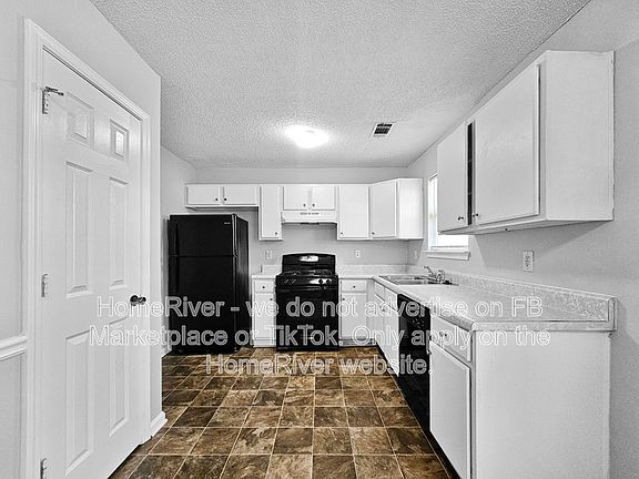 3rd image of 3010 Stonebridge Creek Dr