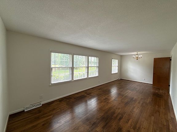 2nd image of 112 N Carolina #218