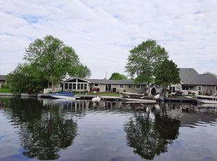 11431 Algonquin Dr, Pinckney, MI