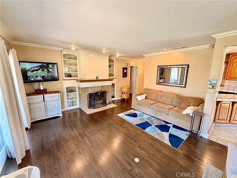 800 N Richman Ave — Photo 4