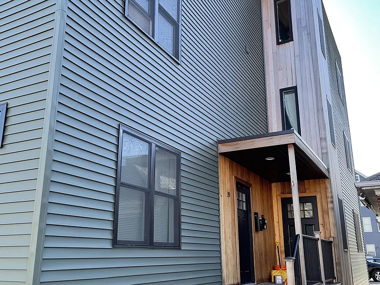 19 East Transit — Photo 9