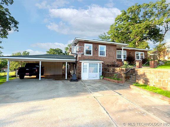 2nd image of 1425 E Seminole Ave
